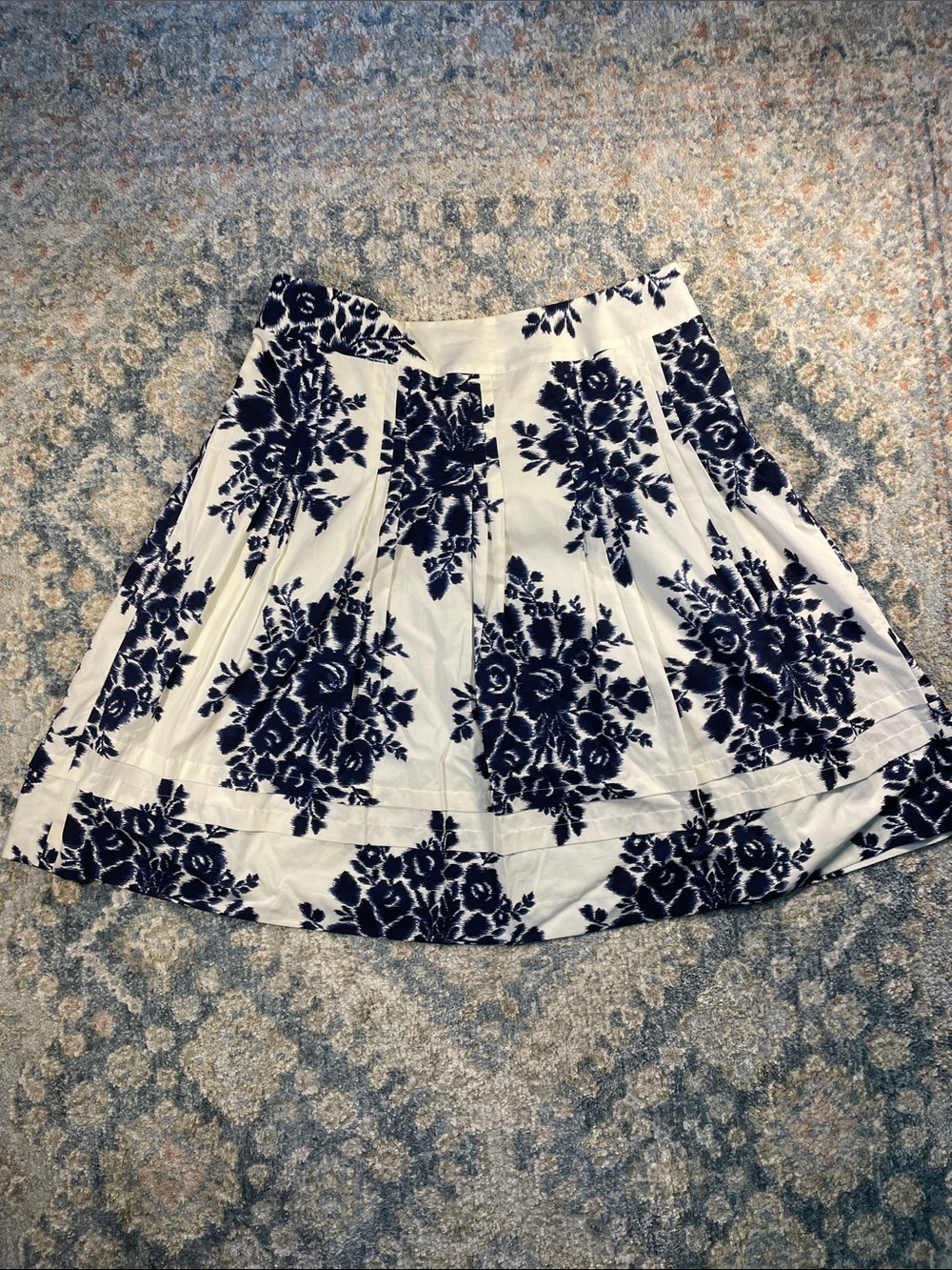 Talbots White Skater Skirt with Navy Floral Pattern - Picture 1 of 4